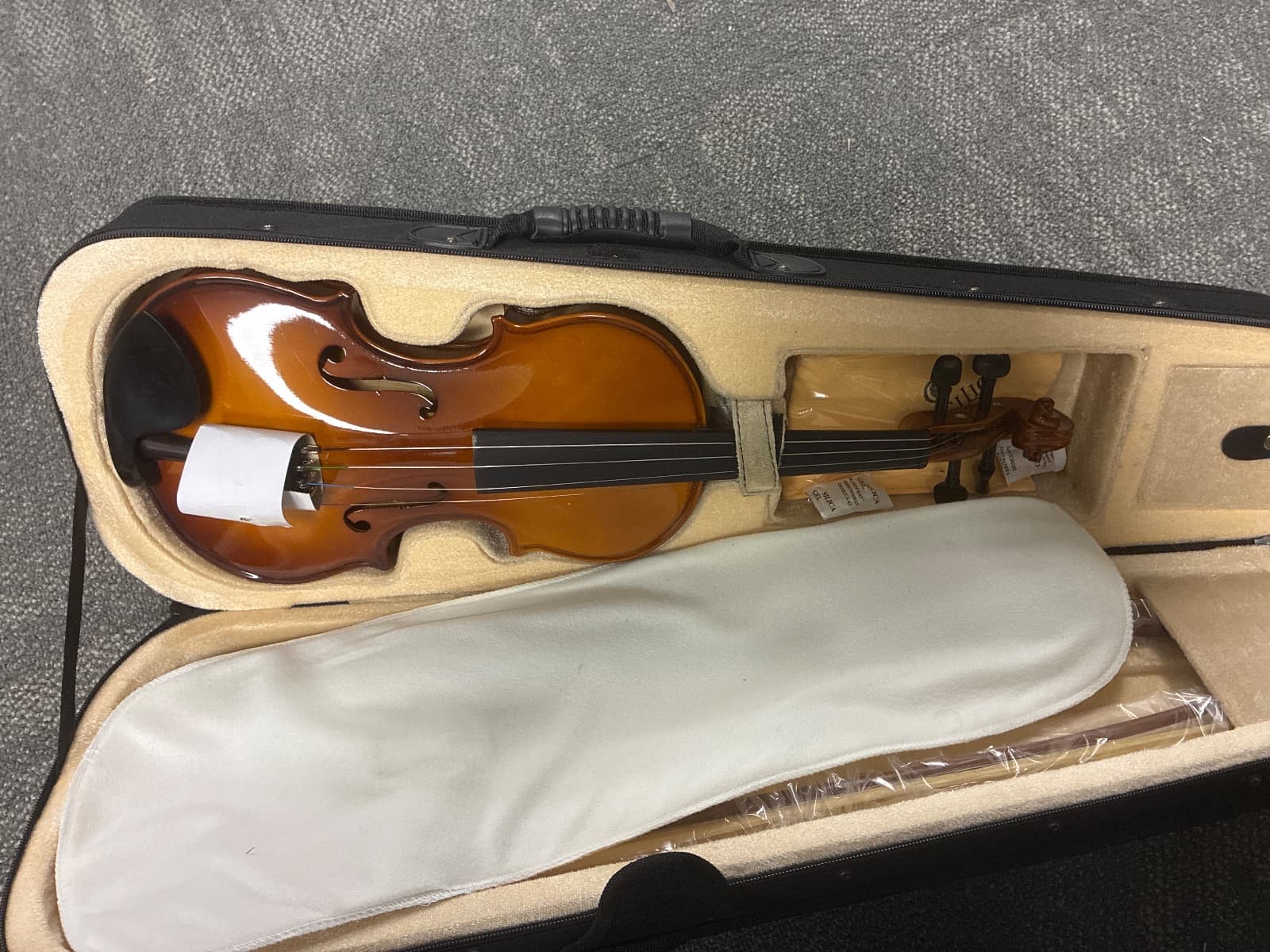 Beginner Violin Set, 1/2 Size, CVN-300 with Case and Bow — photo 5