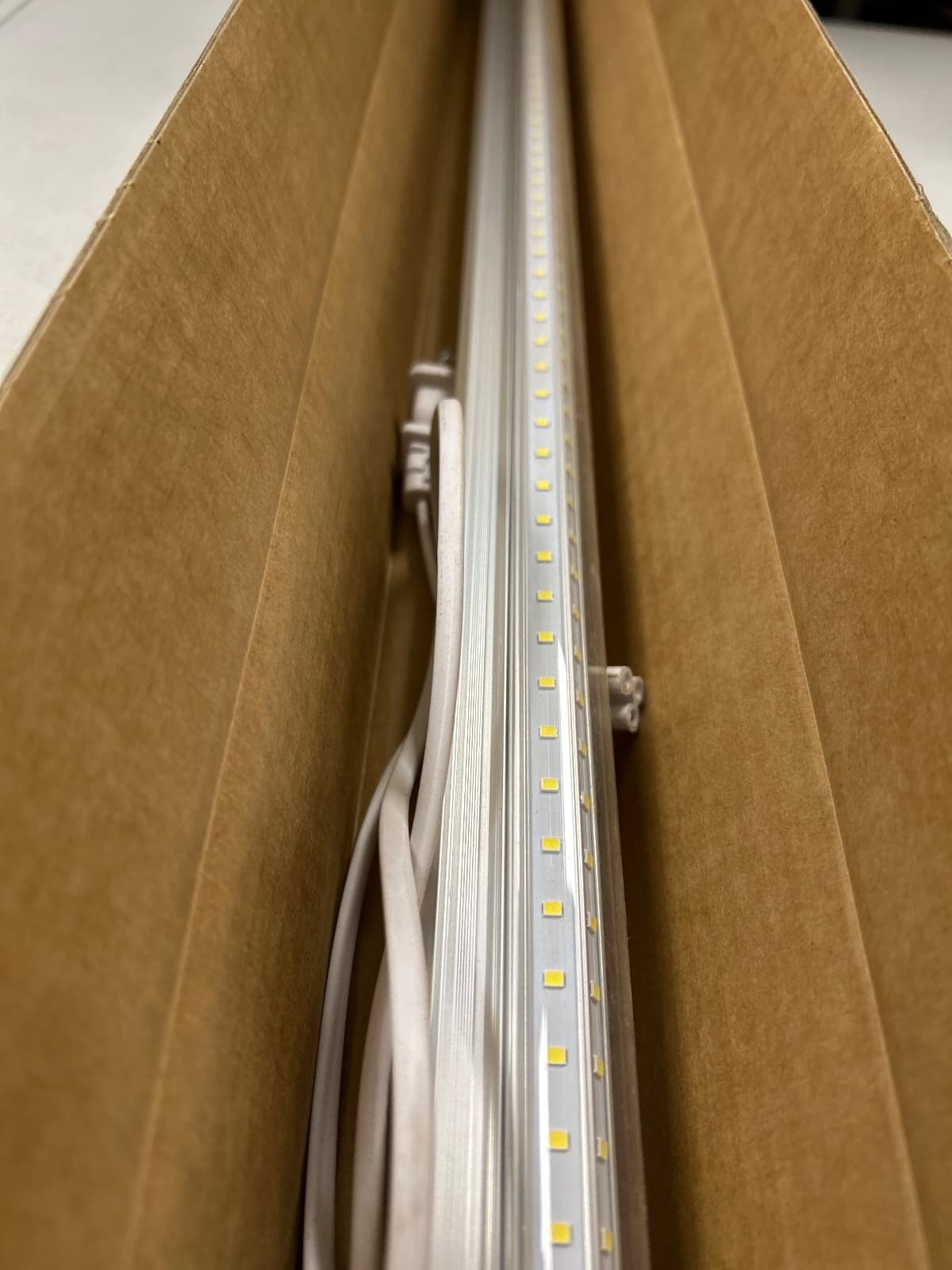 4 ft LED Shop Light, 50W, 7500LM, D Shape — photo 3