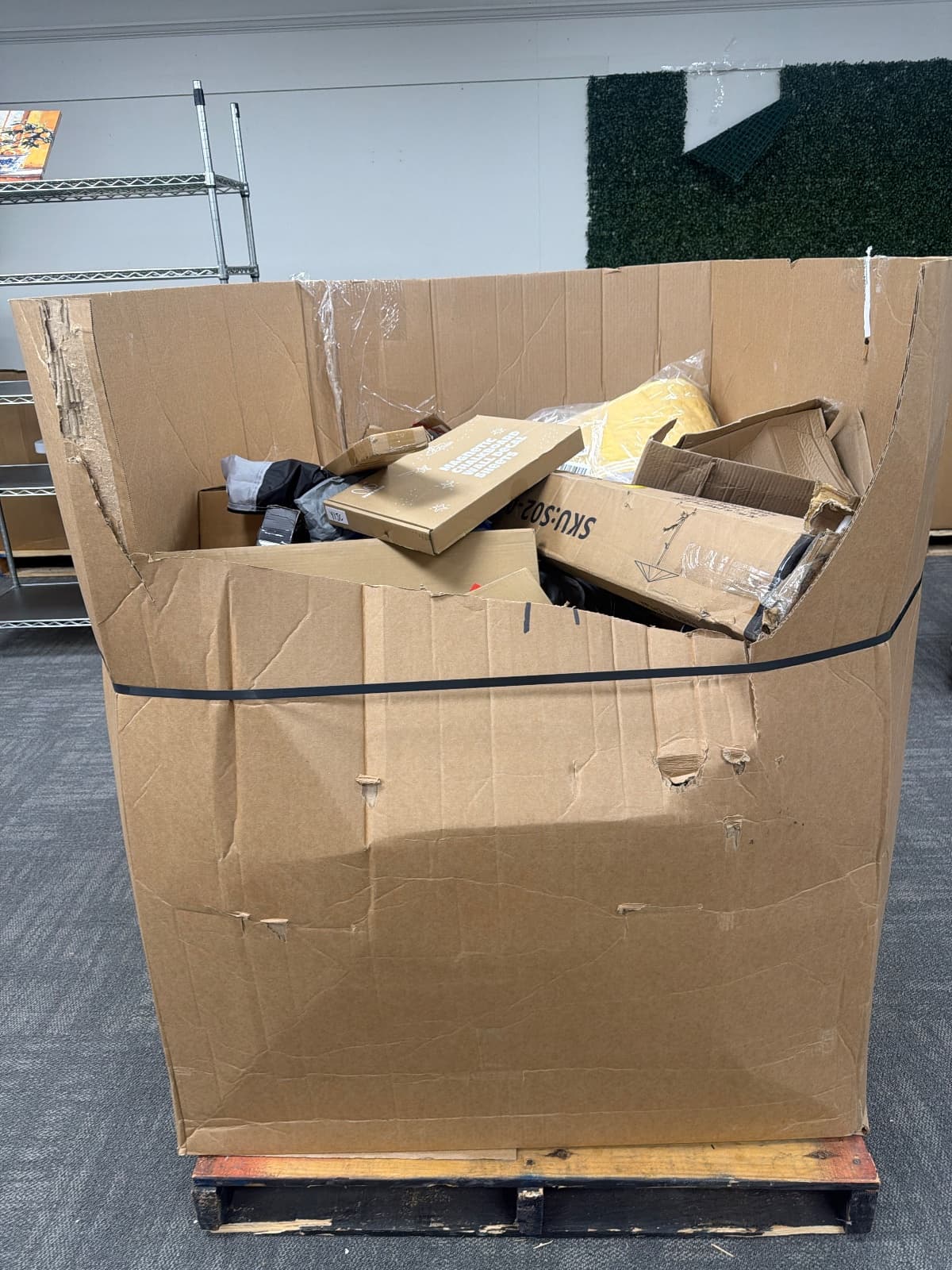 Large Auction Leftovers Pallet