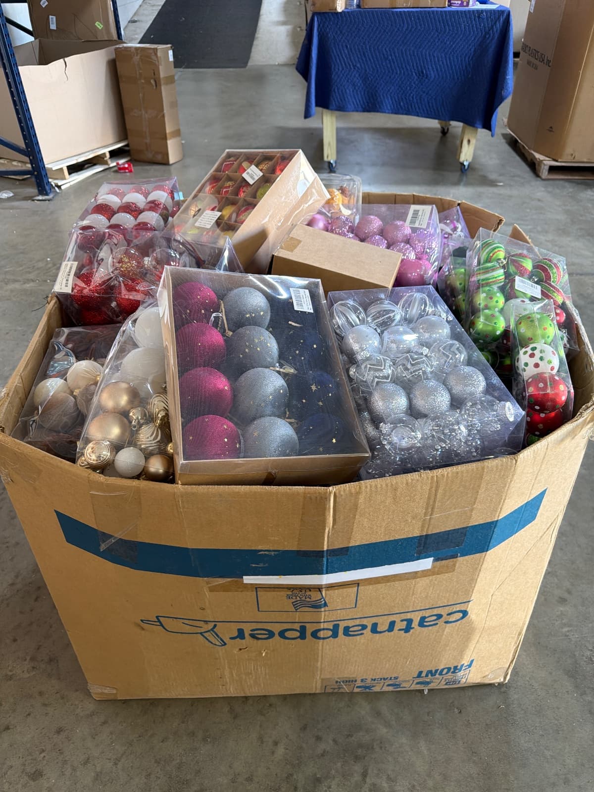 Reseller Pallet CHRISTMAS ORNAMENTS/ BULBS